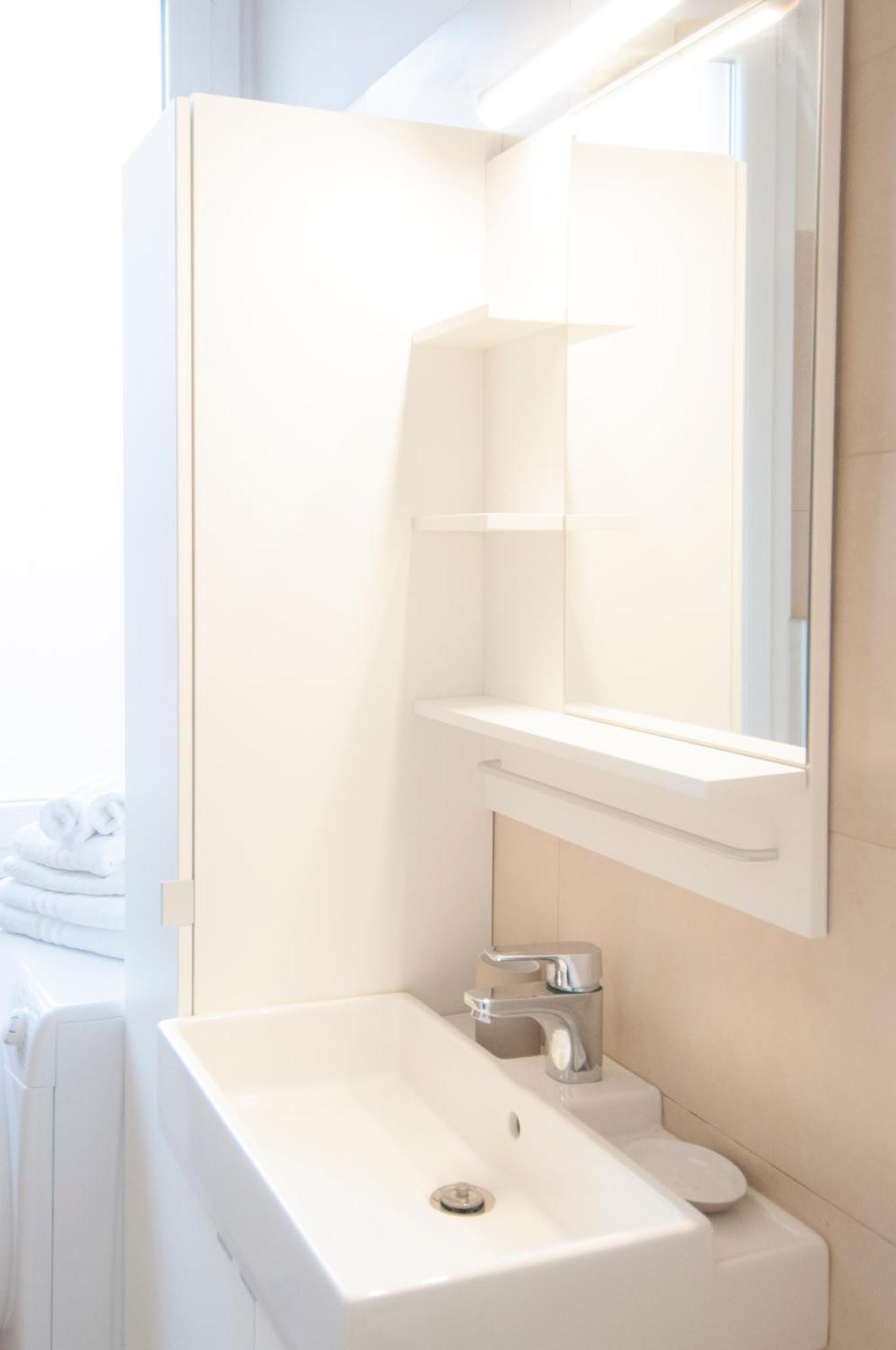 Blanco Apartment - Ambrogiohost Болонья Экстерьер фото